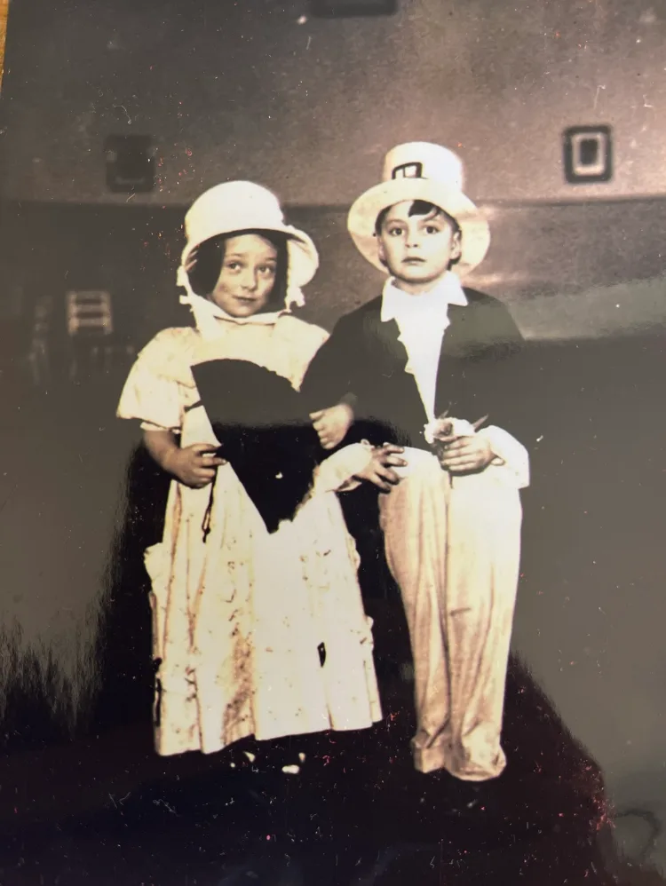 Shaul Spielmann mit seiner Schwester
